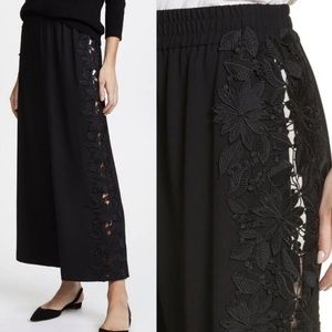 Alice + Olivia Benny side lace Black Floral Applique Wide Leg crop Pants sz XS